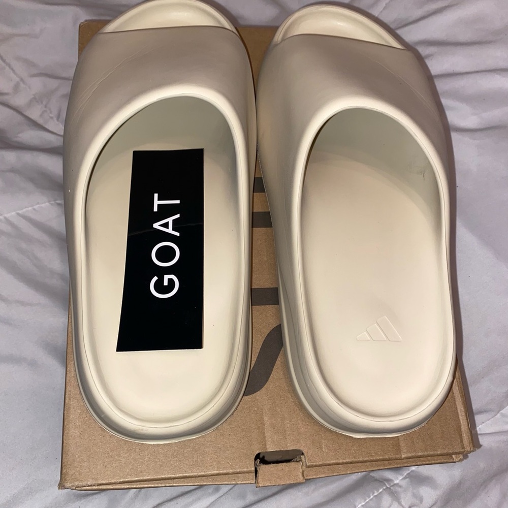 Yeezy men’s slides Bone